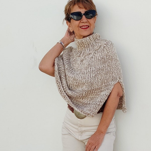 Poncho en laine tricoté main, poncho beige femme, col roulé en laine à deux aiguilles, poncho en laine neutre et épaisse tricoté,