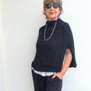 Women&#39;s poncho, minimalist wool poncho, cozy black poncho, women&#39;s black clothing, hand knit poncho, poncho sweater, wool women coat