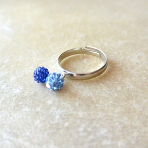 Silver adjustable Ring with 2 balls of blue strass. image 4