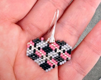 Silver Heart Earrings Pattern- Brick Stitch| brick stitch earrings | earrings pattern |  brick stitch pattern | beaded earrings pattern