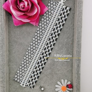 Drievoudig zwart peyotepatroon: oneven aantal (4 in één) | rocaillepatroon | peyote-kralenpatroon | peyote-armband | armbandpatroon: