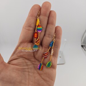 K&ouml;nnte beinhalten: Rustikales Holzschild mit dem Text "Welcome to our home" in wei&szlig;er Schrift. Das Schild hat eine verwitterte Oberfl&auml;che und ein schlichtes, einladendes Design, ideal f&uuml;r die Eingangsbereichsdekoration.