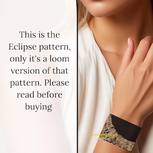Può includere: Un braccialetto di perline con un design geometrico nero e oro è mostrato su un polso. Il braccialetto è fatto di piccole perline e ha una fascia nera. Il testo sull'immagine recita: "Questo è il modello Eclipse, solo che è una versione telaio di quel modello."