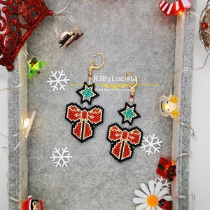 Minty Stars on A Christmas Night Earrings Pattern Brick Stitch | brick stitch earrings |earrings pattern |  brick stitch pattern
