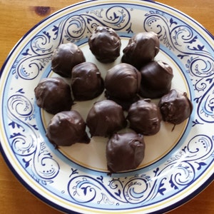 PEANUT BUTTER BALLS 12 crispy, chocolaty peanut butter candies image 3