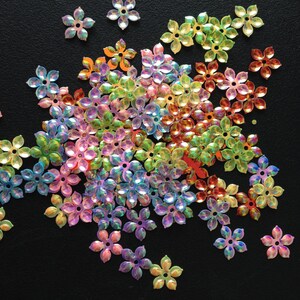 100 pcs Flower Sequins Scrapbooking Crafts Embellishments Card Making Sewing Bridal DIY Colorful