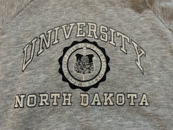 VTG 80s North Dakota university Hoodie Sweatshirt… - image 4