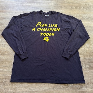 VTG 2000er Jahre Notre Dame Kampf irisches Fußball y2k T-Shirt Spielen Sie wie Champion Majestic