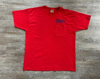 Vintage des années 90 Coors Beer Délavé poche t-shirt Memphis Brewery Logo adulte XL