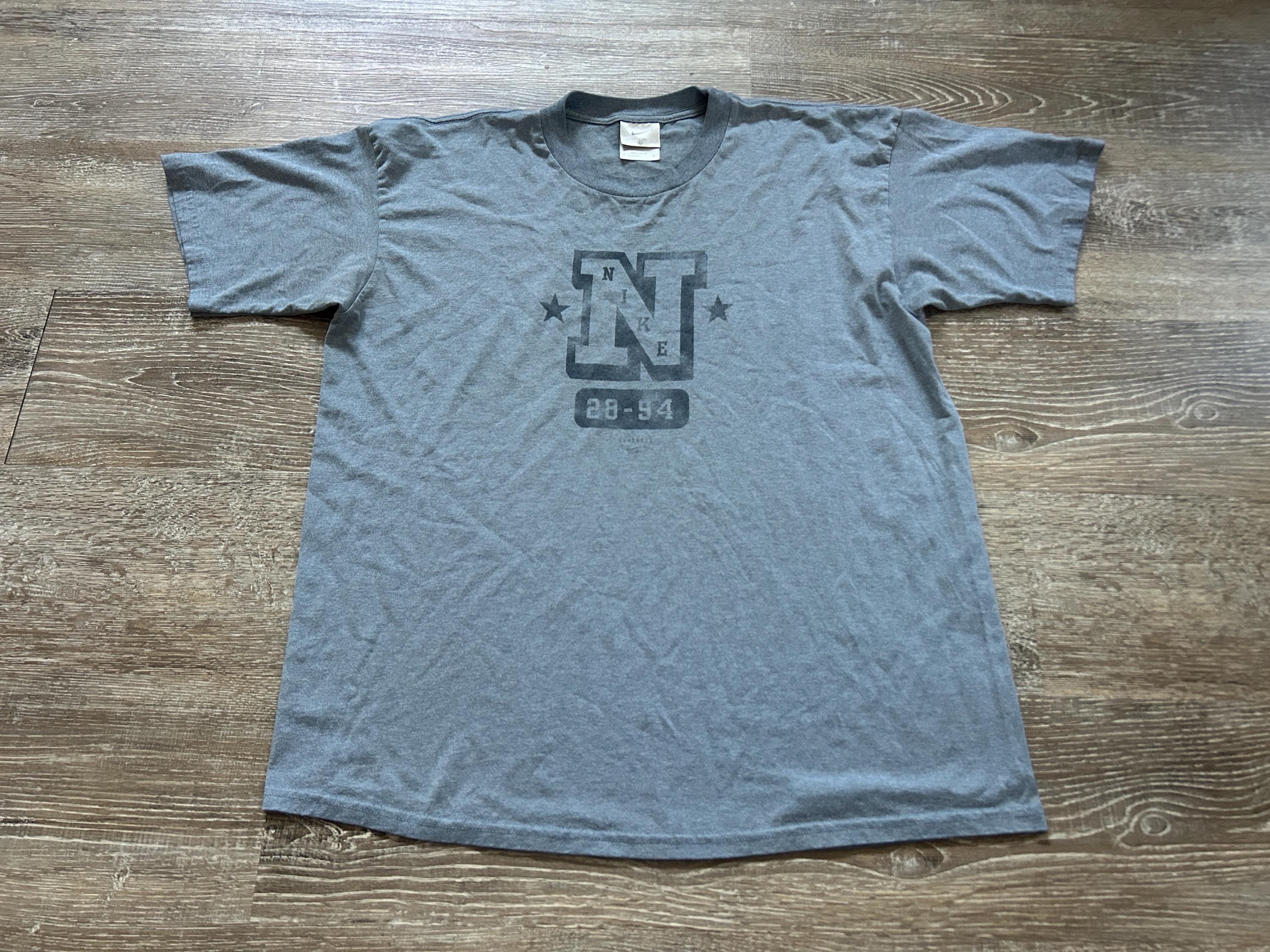 Vintage 2000s NIKE Logo T Shirt Large Silver Tag Faded Blue Stars 