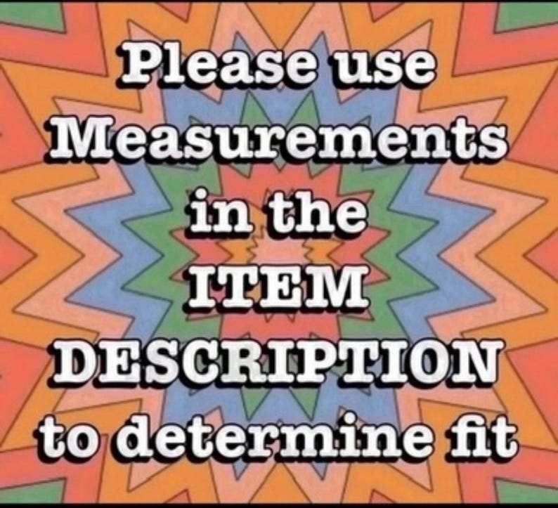 Pode incluir: Uma placa de madeira r&uacute;stica com o texto "Welcome to our home" em letras brancas. A placa apresenta um acabamento desgastado e um design simples e convidativo, perfeito para a decora&ccedil;&atilde;o da porta da frente.