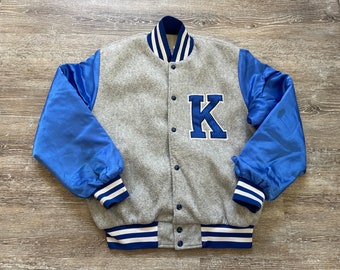 Vintage 80er Jahre Kentucky Wildcats Satinjacke Fleece Snap Bomber Logo gefüttert M/L