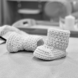 CROCHET PATTERN baby booties ⨯ shoes boots ⨯ gender neutral uggs ⨯ worsted weight ⨯ PDF download ⨯ Cozy Cuff Baby Booties by Warm and Woolly