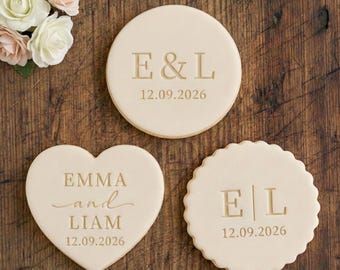 Carimbo de fondant personalizado para biscoito de noivado com nomes e data - Lembrancinha de casamento