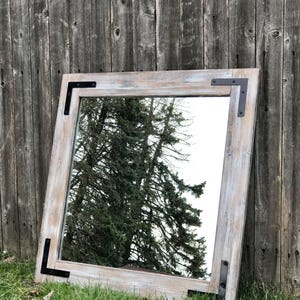 LIGHT WHITEWASH Farmhouse Mirror, Mirrors, Bathroom Mirror, Large Mirror, Wall Mirror, Vanity Mirror, Wood Mirror, Mirror, Rustic White Wood immagine 9