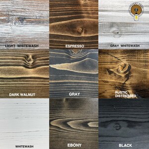 Pu&ograve; includere: Una tavolozza di colori che mostra varie opzioni di verniciatura del legno. L'immagine mostra campioni etichettati come "Light Whitewash", "Espresso", "Gray Whitewash", "Dark Walnut", "Gray", "Rustic Distressed", "Whitewash", "Ebony" e "Black".
