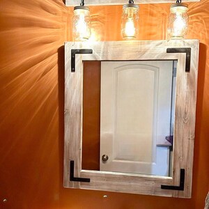 LIGHT WHITEWASH Farmhouse Mirror, Mirrors, Bathroom Mirror, Large Mirror, Wall Mirror, Vanity Mirror, Wood Mirror, Mirror, Rustic White Wood immagine 11