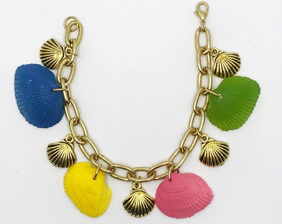 8" resin and gold shells bracelet