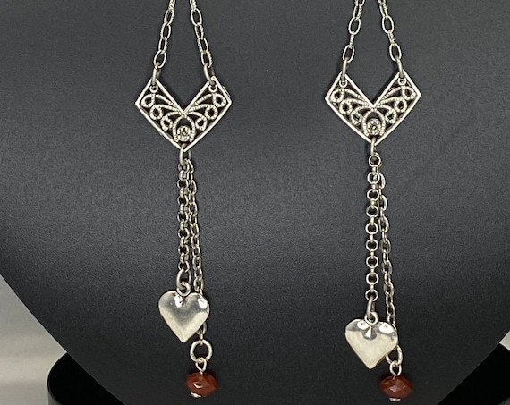 V frame dangle earrings