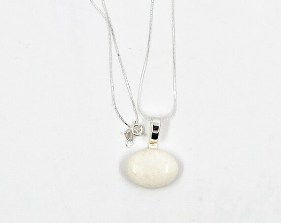 18" snowy quartz pendant necklace