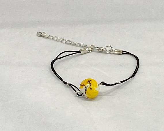 7.5" yellow, white, black bead bracelet