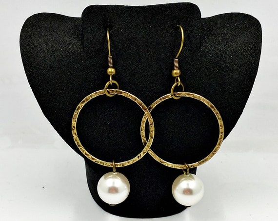 Gold link pearl drop earrings