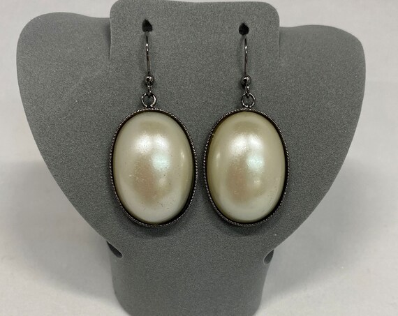 Oval pearl drop earrings