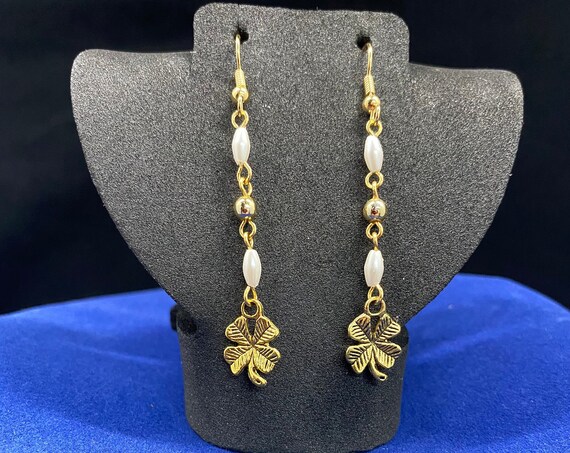 Pearl and clover earrings