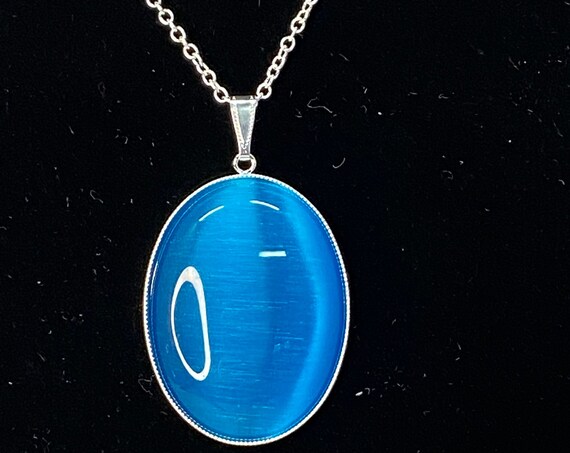18" turquoise blue cat's eye pendant