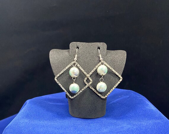 Gunmetal and pearlized earrings