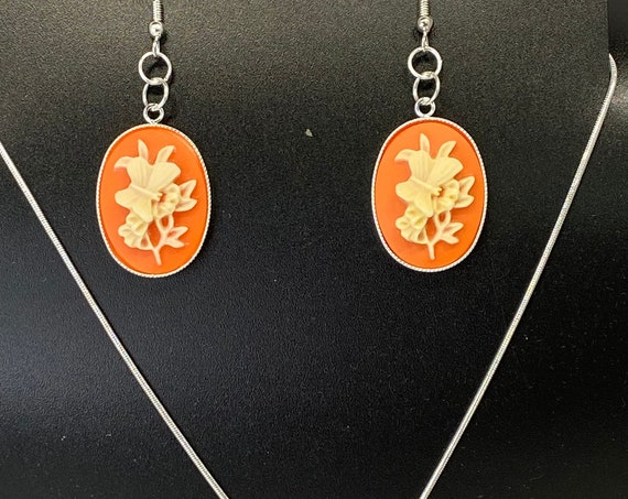18" floral cameo on silver necklace and earring set