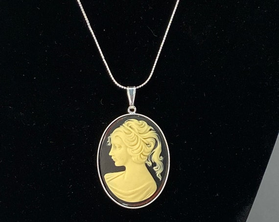 18" black and cream cameo on silver
