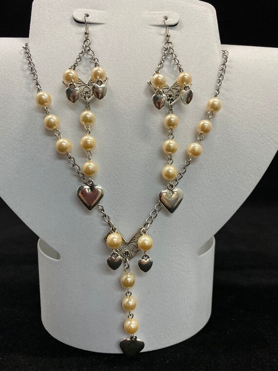 17" creamy pearl and heart necklace and earring set