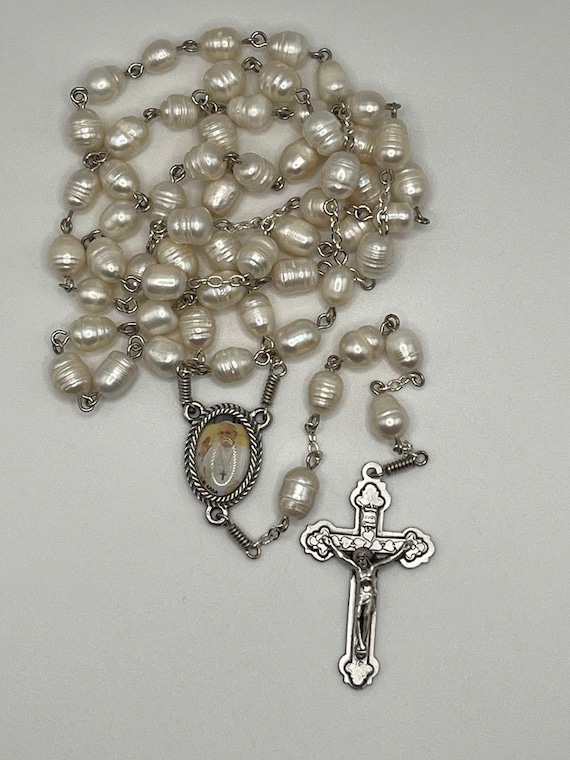 27.5" potato pearl rosary with Pope Francis center and heart ivy crucifix