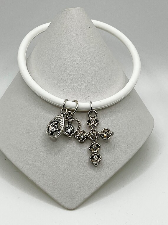 7.5" white rubber charms bracelet