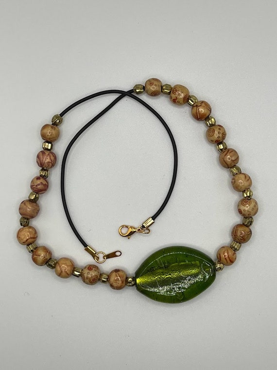 18" wood, gold and green necklace