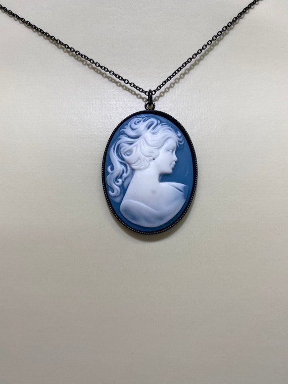 30" blue cameo statement pendant