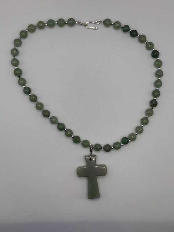 17.5" green aventurine beaded cross pendant necklace