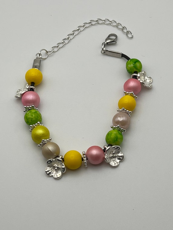 7" pastel bead and flower drop bracelet