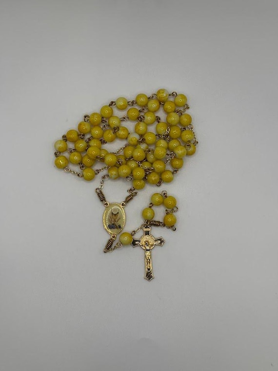 23.5" yellow and white marbled glass bead rosary with Holy Eucharist center and St Benedict crucifix