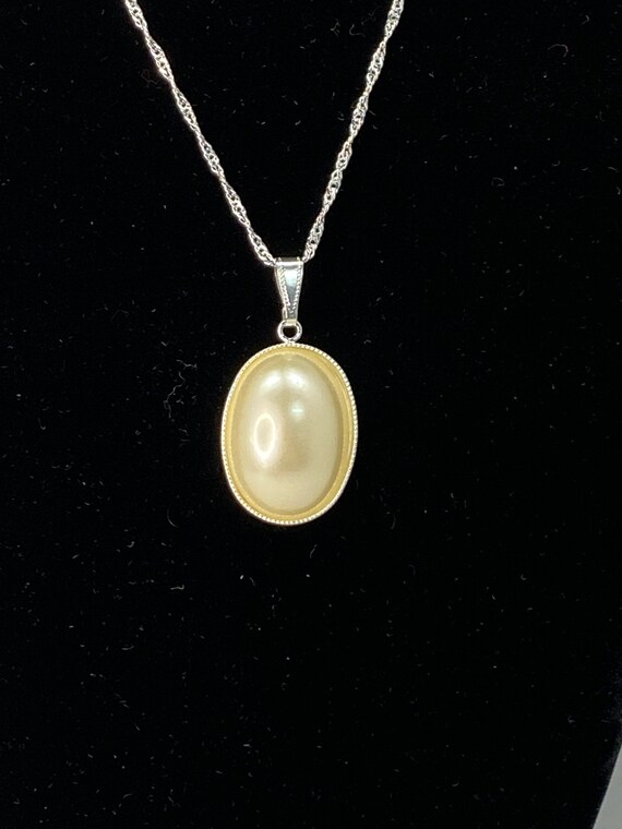 18" pearl pendant on silver