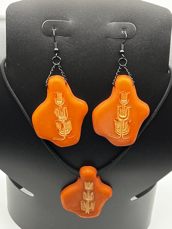 18" orange or frosted pendant/earring set