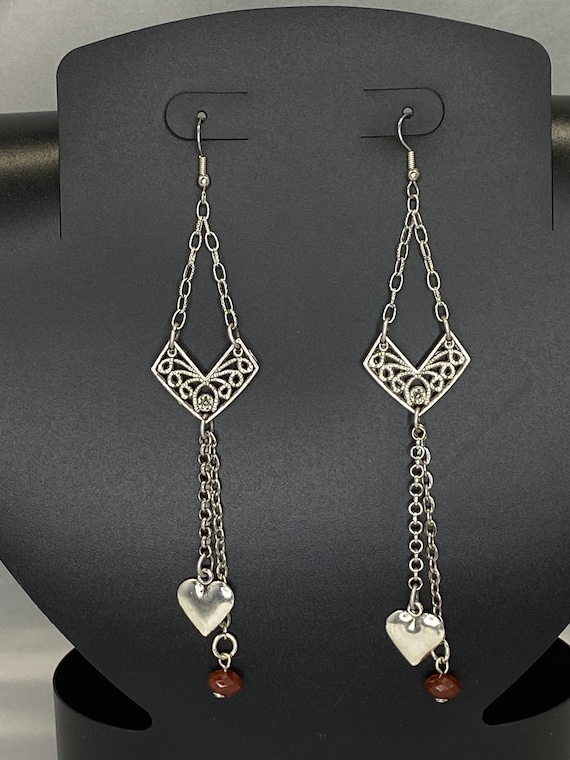 V frame dangle earrings