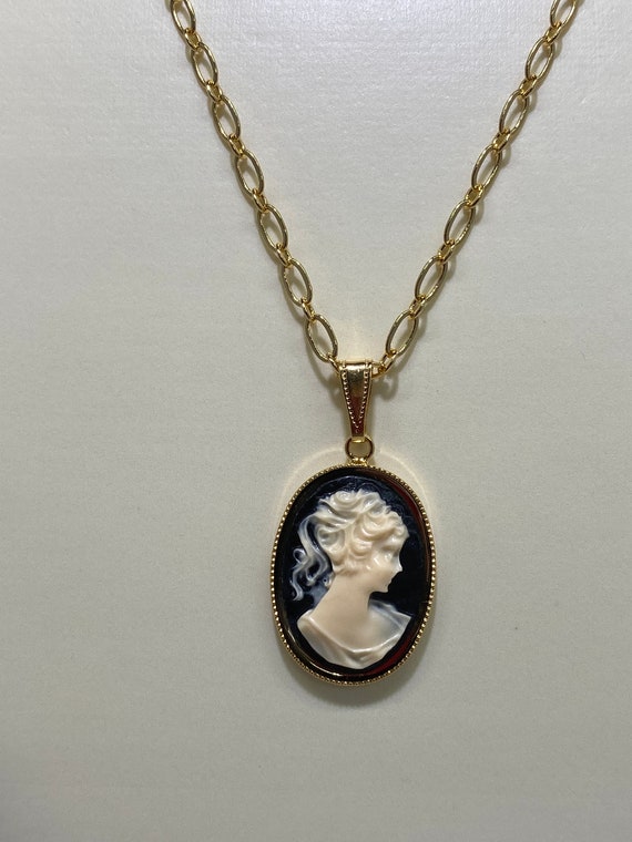 20" cameo pendant necklace