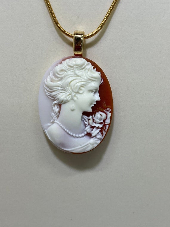 18" cameo pendant