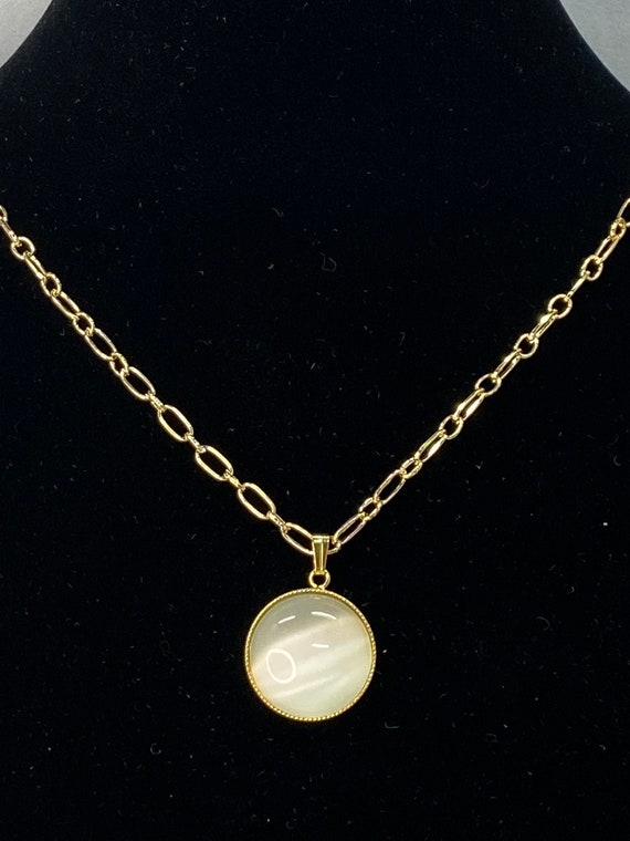 30" white cat's eye pendant on gold