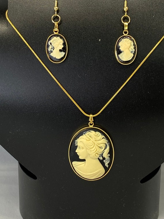 Black cream cameo pendant and earring set