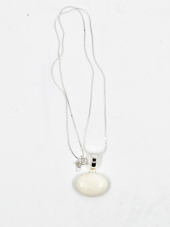 18" snowy quartz pendant necklace