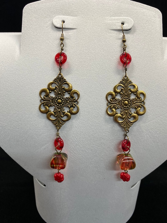 Fancy floral dangle earring