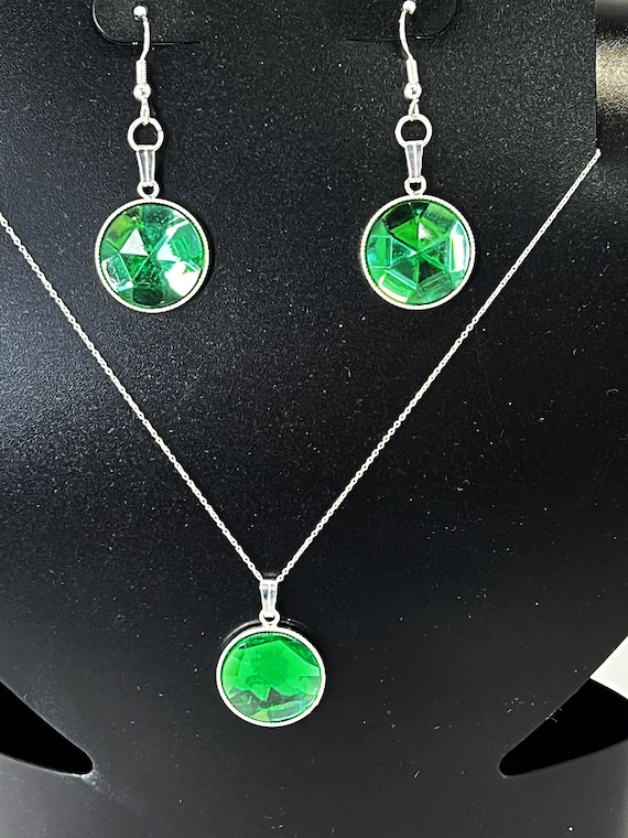 24" green pendant and earring set